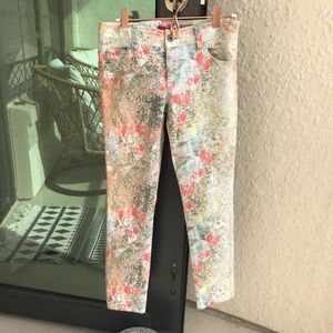 Alice + Olivia Floral Print Ankle Cut Jeans - image 1